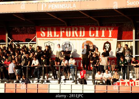 I fan di Salford City negli stand durante la partita di prima tappa della Sky Bet League Two al Peninsula Stadium di Salford. Data immagine: Sabato 13 maggio 2023. Foto Stock