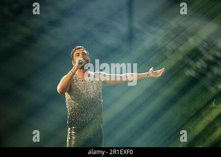 Il partecipante italiano Marco Mengoni ha suonato in finale per la finale di Eurovision Song Contest alla M&S Bank Arena di Liverpool. Data immagine: Sabato 13 maggio 2023. Foto Stock