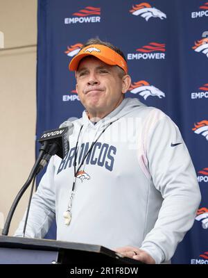 Englewood, Colorado, Stati Uniti. 13th maggio, 2023. Broncos Head Coach parla con i media dopo il Broncos Rookie Training Camp presso il Denver Broncos Practice Facility sabato pomeriggio. (Credit Image: © Hector Acevedo/ZUMA Press Wire) SOLO PER USO EDITORIALE! Non per USO commerciale! Foto Stock