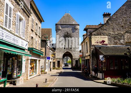 Porte de Bourgogne ('porta di Borgogna') torre fortificata nelle antiche mura della città medievale di Moret-sur-Loing nella Senna e Marna, Francia Foto Stock