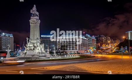 Lisbona, Portogallo - statua di Marques de Pombal al centro della rotonda del traffico Foto Stock