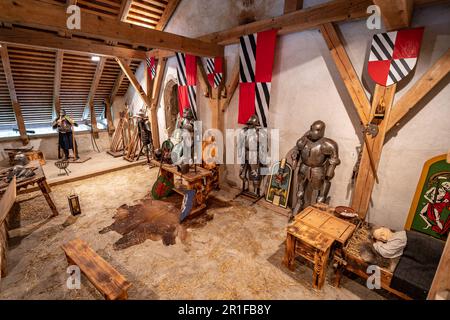 Predjama, Slovenia - camere Ricostruite all'interno del castello Foto Stock