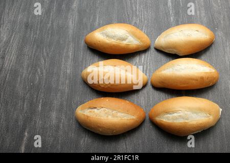 Pane messicano delizioso, soffice, caldo, croccante, pane bianco bolillo, Pane di pane francese o di pane fatto con farina di grano molto economica Foto Stock