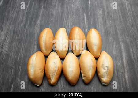 Pane messicano delizioso, soffice, caldo, croccante, pane bianco bolillo, Pane di pane francese o di pane fatto con farina di grano molto economica Foto Stock