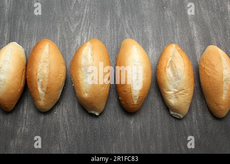 Pane messicano delizioso, soffice, caldo, croccante, pane bianco bolillo, Pane di pane francese o di pane fatto con farina di grano molto economica Foto Stock