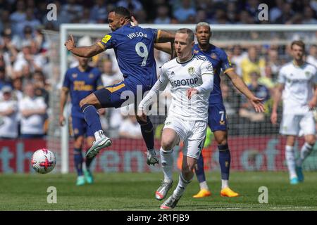 Leeds, Regno Unito. 13th maggio, 2023. Adam Forshaw #4 di Leeds United ottiene la palla fuori Callum Wilson #9 di Newcastle United durante la partita della Premier League Leeds United vs Newcastle United a Elland Road, Leeds, Regno Unito, 13th maggio 2023 (Foto di James Heaton/News Images) a Leeds, Regno Unito il 5/13/2023. (Foto di James Heaton/News Images/Sipa USA) Credit: Sipa USA/Alamy Live News Foto Stock