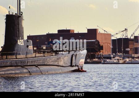 Possibilmente Baltimora, Maryland, Stati Uniti d'America: Guerra mondiale II Marina degli Stati Uniti USS torsk (SS-423) sottomarino di classe tench - prua con tubi di siluro e denti di squalo ??? ca. 1988 Foto Stock