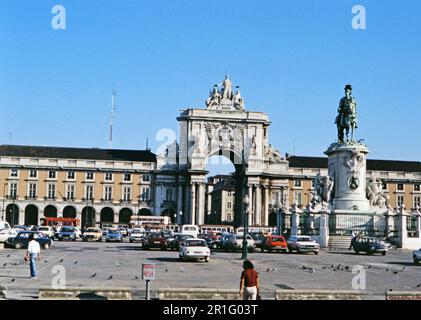 Statua di Re José i, di Machado de Castro (1775) nella Praca do Comércio o Terreiro do Paco a Lisbona, Portogallo. ca. 1984 Foto Stock