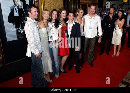 Il cast di tutti i Santi alla prima australiana del film di James Bond 007, Casino Royale. State Theatre, Sydney, Australia. 4.12.06. Foto Stock