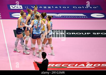 Monza, Italia. 13th maggio, 2023. Felicità dei giocatori di Imoco Conegliano durante il Volley Campionato Italiano Serie A Women - -playoff finale 4 Imoco Conegliano vs vero Volley Milano, il 13th maggio 2023, all'Arena di Monza, Monza, Italia Credit: Tiziano Ballabio Credit: Live Media Publishing Group/Alamy Live News Foto Stock
