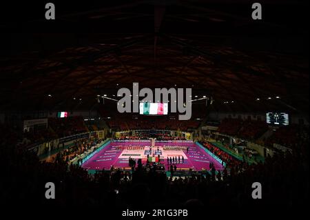 Monza, Italia. 13th maggio, 2023. Prima della partita durante il Volley Campionato Italiano Serie A Donne - -playoff finale 4 Imoco Conegliano vs vero Volley Milano, il 13th maggio 2023, all'Arena di Monza, Monza, Italia Credit: Tiziano Ballabio Credit: Live Media Publishing Group/Alamy Live News Foto Stock