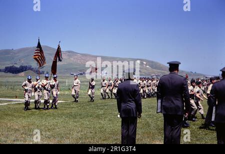 STATI UNITI Truppe militari marciando / perforando durante l'era del Vietnam Viet. Forse da Presidio becaue la Sesta banda Armata dal Presidio sta marciando in questa località in questo momento ca. 1969 Foto Stock