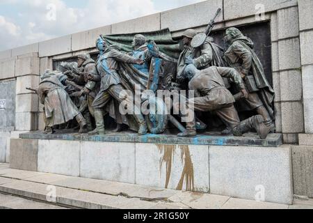 Sofia, Bulgaria. Maggio 2023. Particolare del Monumento all'Esercito sovietico in un parco del centro della città Foto Stock