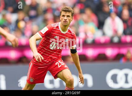 Monaco, Germania. 13th maggio, 2023. Thomas MUELLER, Müller, FCB 25 nella partita FC BAYERN MUENCHEN - FC SCHALKE 04 6-0 1.German Football League il 13 maggio 2023 a Monaco di Baviera, Germania. Stagione 2022/2023, giorno 32, 1.Bundesliga, FCB, München, 32.Spieltag. © Peter Schatz / Alamy Live News - LE NORMATIVE DFL VIETANO L'USO DELLE FOTOGRAFIE come SEQUENZE DI IMMAGINI e/o QUASI-VIDEO - Credit: Peter Schatz/Alamy Live News Foto Stock