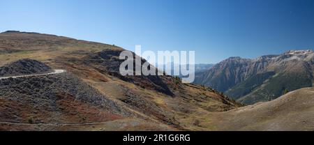Vista dal Colle dell'Assietta, strada di cresta dell'Assietta, passo delle Alpi Cottiane, Piemonte, Italia Foto Stock