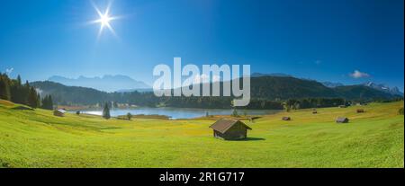 Alba a Wagenbruechsee, Panorama, Geroldsee, Gerold, Klais, Kruen, Garmisch-Partenkirchen, Baviera, Germania Foto Stock