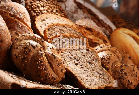 Composizione con varietà di prodotti da forno Foto Stock