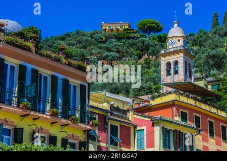 Architettura di Portofino, nella Città Metropolitana di Genova sulla Riviera Italiana in Liguria, Italia Foto Stock