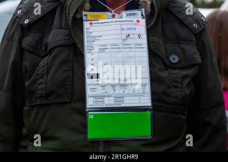 Esercizio di protezione civile BWTEX, polizia, Bundeswehr e servizi di salvataggio insieme provare la lotta contro i terroristi, leggermente ferito, verde Foto Stock