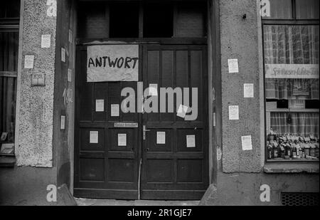 GDR, Berlino, 08.03.1990, casa occupata in Brunnenstrasse, risposta ??? Foto Stock