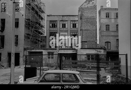 GDR, Berlino, 05.04.1990, Graphic Agency ozono in Joachimstrasse Foto Stock