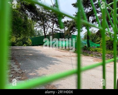 Seul, Corea del Sud. 13th maggio, 2023. Questa foto scattata il 13 maggio 2023 mostra un edificio parzialmente coperto chiamato "casa della chiave" a Dongducheon, Corea del Sud. Credit: Wang Yiliang/Xinhua/Alamy Live News Foto Stock