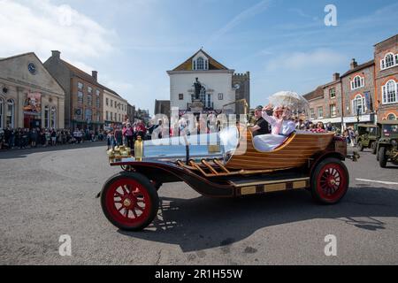 Wallingford Car Rally 14th 2023 maggio - Parata dei veicoli attraverso il centro di Wallingford Foto Stock