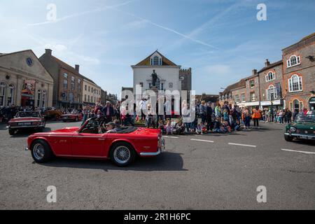 Wallingford Car Rally 14th 2023 maggio - Parata dei veicoli attraverso il centro di Wallingford Foto Stock