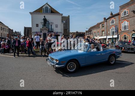 Wallingford Car Rally 14th 2023 maggio - Parata dei veicoli attraverso il centro di Wallingford Foto Stock