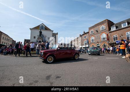 Wallingford Car Rally 14th 2023 maggio - Parata dei veicoli attraverso il centro di Wallingford Foto Stock