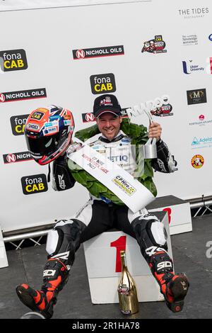 Portstewart, Regno Unito. 13th maggio, 2023. Alastair Seeley Riding a BMW - Synetic ha vinto la gara di classe CP Hire Superstock al Northwest 200. Posizioni 1st. Alastair Seeley. 2nd Michael Dunlop. 3rd Dean Harrison Credit: Bonzo/Alamy Live News Foto Stock