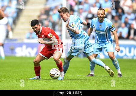 Coventry, Regno Unito. 14th maggio 2023Coventry, Regno Unito. 14th maggio 2023. Josh Eccles (28 Coventry City) e Alex Mowatt (4 Middlesbrough) sfida per la palla durante il Campionato Sky Bet Gioca fuori semi finale 1st tappa tra Coventry City e Middlesbrough alla Coventry Building Society Arena, Coventry, domenica 14th maggio 2023. (Foto: Kevin Hodgson | NOTIZIE MI) Credit: NOTIZIE MI & Sport /Alamy Live News Foto Stock