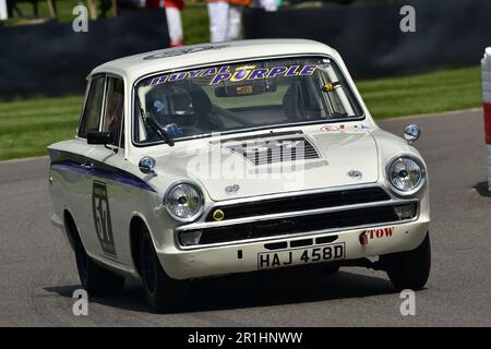 Mike Gardiner, Josh Cook, Ford Lotus Cortina Mk1, Jim Clark Trophy, a quarantacinque minuti, due piloti gareggia solo per l'iconica auto da corsa della metà dei sei Foto Stock