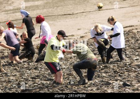 Maldon, Essex, Regno Unito. 14th maggio, 2023. Maldon Mud Race, Maldon, Essex UK. Maldon Mud Race 2023 Credit: David Johnson/Alamy Live News Foto Stock