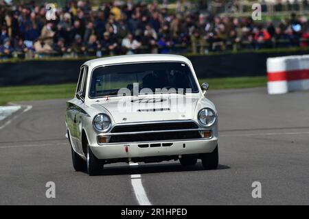 Niall McFadden, Jochen Mass, Ford Lotus Cortina Mk1, Jim Clark Trophy, a quarantacinque minuti, due piloti gareggia solo per l'iconica auto da corsa del MID Foto Stock