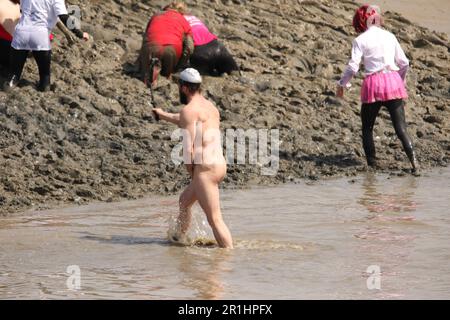 Maldon, Essex, Regno Unito. 14th maggio, 2023. Maldon Mud Race, Maldon, Essex UK. Maldon Mud Race 2023 Credit: David Johnson/Alamy Live News Foto Stock