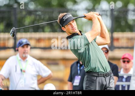 McKinney, Texas, Stati Uniti. 13th maggio, 2023. Trevor Cone colpisce il tee shot sul tee 1st durante il terzo round del torneo DI golf AT&T Byron Nelson al TPC Craig Ranch di McKinney, Texas. Gray Siegel/CSM/Alamy Live News Foto Stock