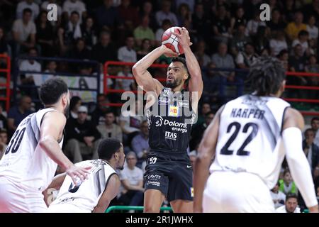 Casale Monferrato, Italia. 14th maggio, 2023. #52 Lockett Trent (Dolomiti energia Trentino) durante Playoff - Bertram Yachts Derthona Tortona vs Dolomiti energia Trentino, Campionato Italiano di Basket Serie A a a Casale Monferrato, Italia, Maggio 14 2023 Credit: Independent Photo Agency/Alamy Live News Foto Stock