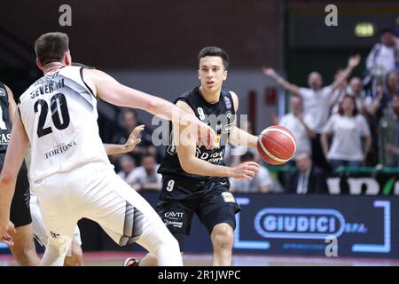 Casale Monferrato, Italia. 14th maggio, 2023. #9 Sagnolo Matteo (Dolomiti energia Trentino) durante Playoff - Bertram Yachts Derthona Tortona vs Dolomiti energia Trentino, Campionato Italiano Basket Serie A a a Casale Monferrato, Maggio 14 2023 Credit: Agenzia indipendente per le foto/Alamy Live News Foto Stock