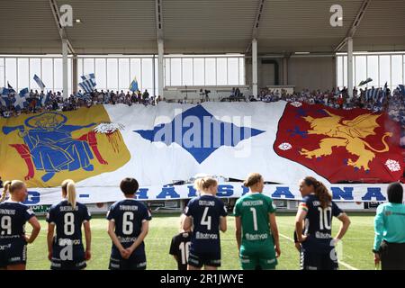 In primo piano: Linköping FC e sullo sfondo i tifosi durante la partita di calcio di domenica nella OBOS Damallsvenskan tra Linköping FC-IFK Norrköping a Bilbörsen Arena, Norrköping Linköping, Svezia. Foto Stock