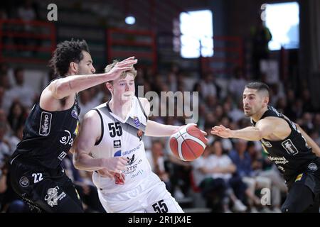 Casale Monferrato, Italia. 14th maggio, 2023. PalaEnergica Paolo Ferraris, Casale Monferrato, Italia, 14 maggio 2023, 55 Macura JP (Bertram Derthona Basket Tortona) durante Playoff - Bertram Yachts Derthona Tortona vs Dolomiti energia Trentino - Italian Basketball Serie A Championship Credit: Live Media Publishing Group/Alamy Live News Foto Stock