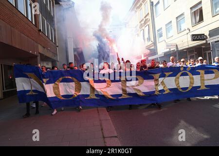 Linköping, Svezia. 14th maggio 2023. I fan di Norrköping prima della partita di calcio di domenica nell'OBOS Damallsvenskan tra il Linköping FC-IFK Norrköping all'arena di Bilbörsen, Linköping, Svezia. Credit: Jeppe Gustafsson/Alamy Live News Foto Stock