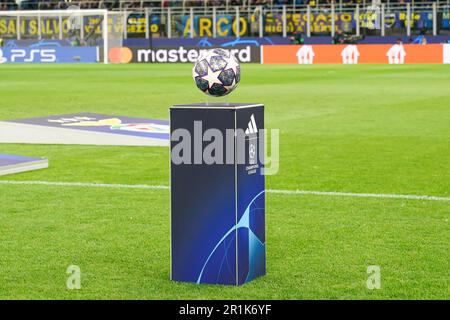 Milano, Italia. 19th Apr, 2023. Milano, Italia, 19th 2023 aprile: Calcio durante la partita di calcio della UEFA Champions League Quarterfinal tra Inter e Benfica allo Stadio San Siro di Milano. (Daniela Porcelli/SPP) Credit: SPP Sport Press Photo. /Alamy Live News Foto Stock