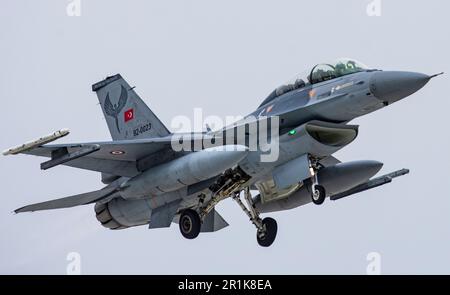 F-16D Fighting Falcon Take Off Konya Anatolian Esercizi aquila (92-0023) di 191 Filo ballerino 'agger' basato a Konya 3. Getto principale 132. squadrone Foto Stock