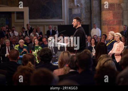 Aquisgrana, Germania. 14th maggio, 2023. Il Presidente ucraino e il premio Volodymyr Zelensky interviene alla cerimonia di premiazione del Premio Carlo Magno per i servizi all'unità europea il 14 maggio 2023 nella Sala dell'incoronazione di Aquisgrana, in Germania. Domenica 14 maggio, ad Aquisgrana, il Presidente dell'Ucraina Volodymyr Zelensky e la popolazione del suo paese ricevono il Premio Internazionale Carlo Magno. Foto del Presidente ucraino Ufficio Stampa/UPI Credit: UPI/Alamy Live News Foto Stock