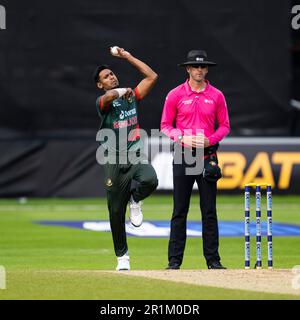 CHELMSFORD, REGNO UNITO. 14 maggio, 2023. MD Mustafizur Rahman of Bangladesh (a sinistra) bocce durante la ICC Men's Cricket World Cup Super League - 3rd ODI Irlanda vs Bangladesh al campo da cricket della Cloud County domenica 14 maggio 2023 a CHELMSFORD INGHILTERRA. Credit: Taka Wu/Alamy Live News Foto Stock