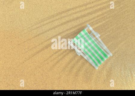 Vista dall'alto della sedia da spiaggia verde sulla spiaggia di sabbia. concetto di vacanza sfondo. Foto Stock