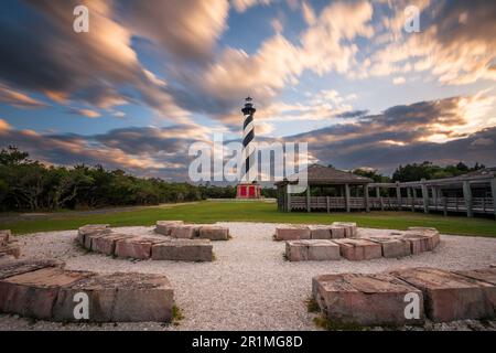 Faro di Cape Hatteras nelle Outer Banks del North Carolina, USA al tramonto. Foto Stock