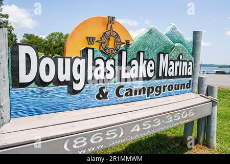 Sevierville Tennessee, Smoky Mountains, TVA Douglas Lake offrono varie attività tra cui nuoto, esercizio, salute, medico, fitness, allenamento, sport acquatici Foto Stock