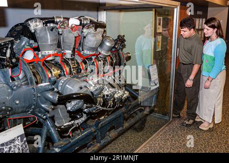 Sevierville Tennessee,Museo dell'Aviazione,collezione mostra storia,uomo donna coppia femminile visitatori guardare, Foto Stock